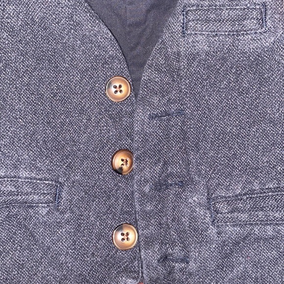 Gray vest - Picture 3 of 4